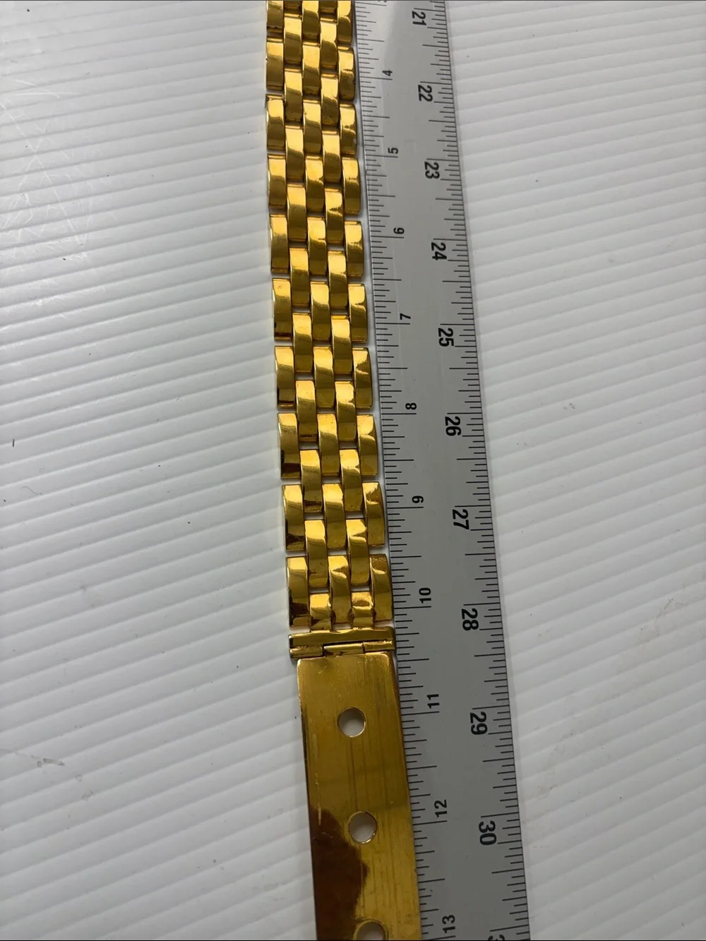 Gucci Gold-Tone Women's Chain Link Belt - Picture 12 of 13